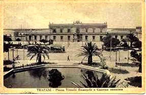 Vecchia Trapani 359 - Trapani - Piazza Vittorio Emanuele e Caserma.jpg